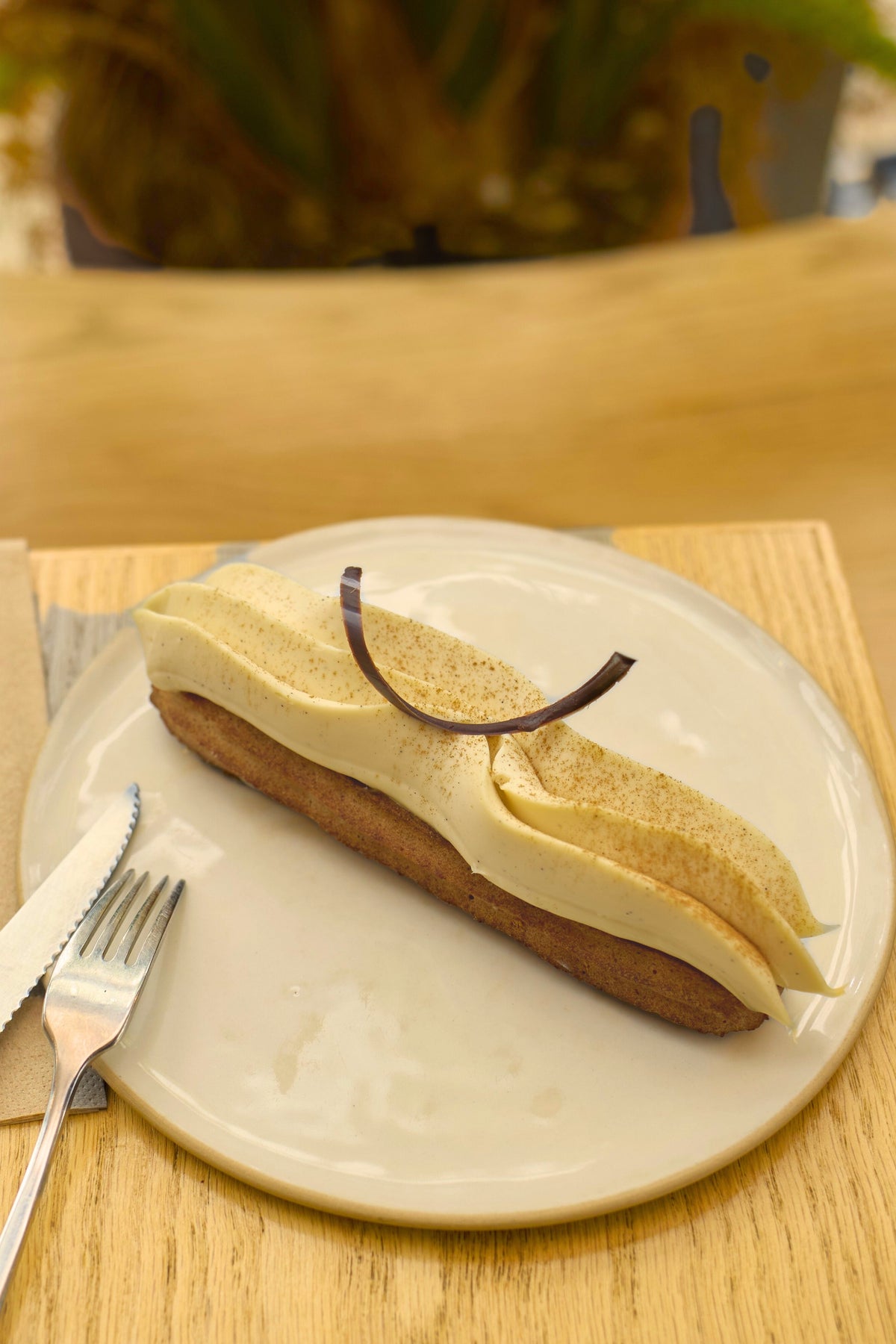 Eclair Canelle Cardamom