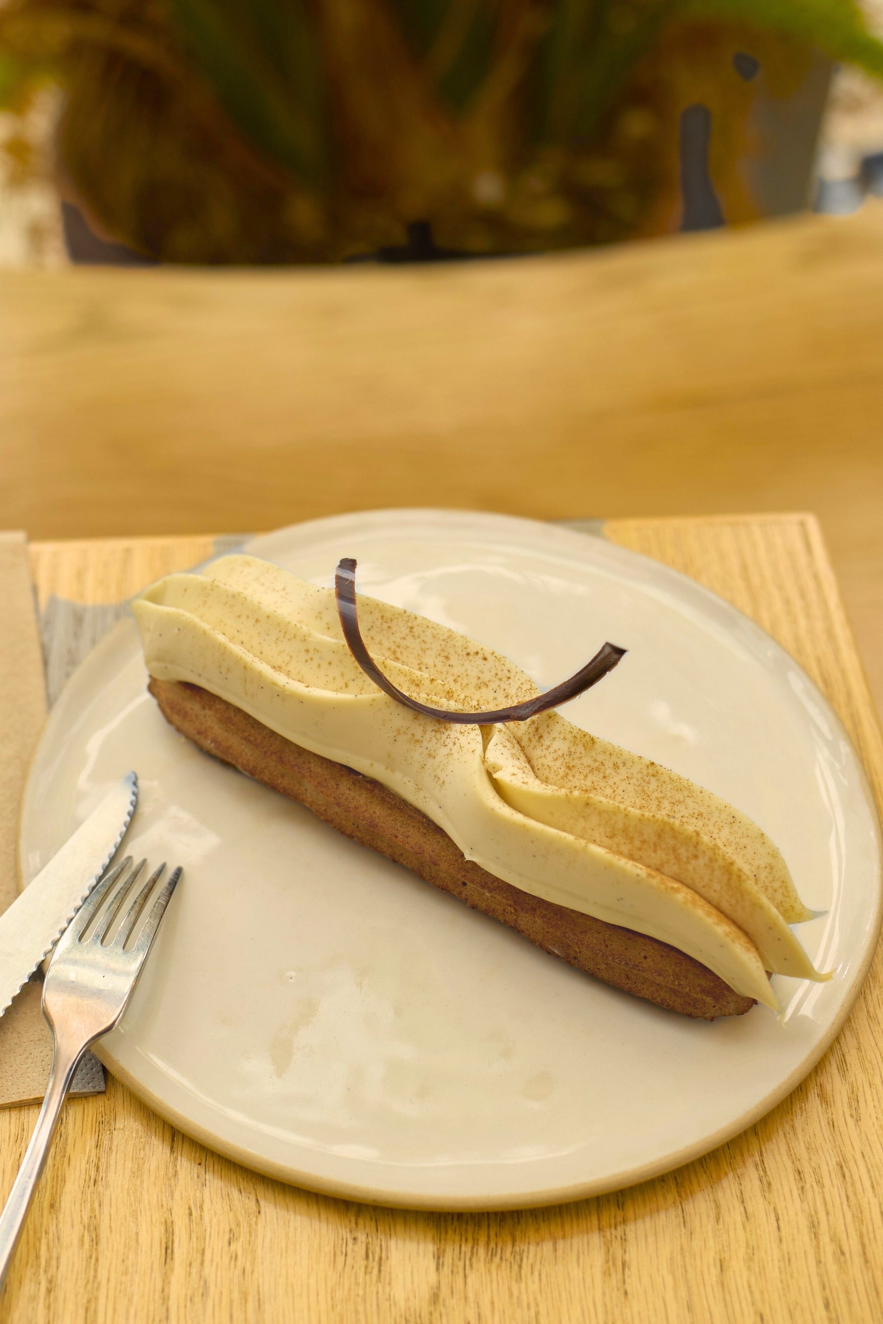 Eclair Canelle Cardamom