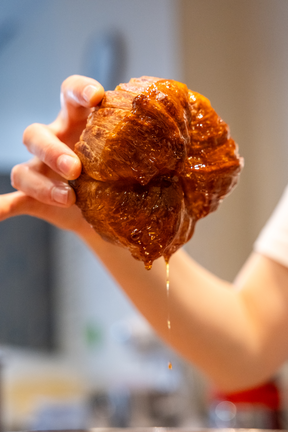 CARAMEL FRENCH VANILLA CROISSANT